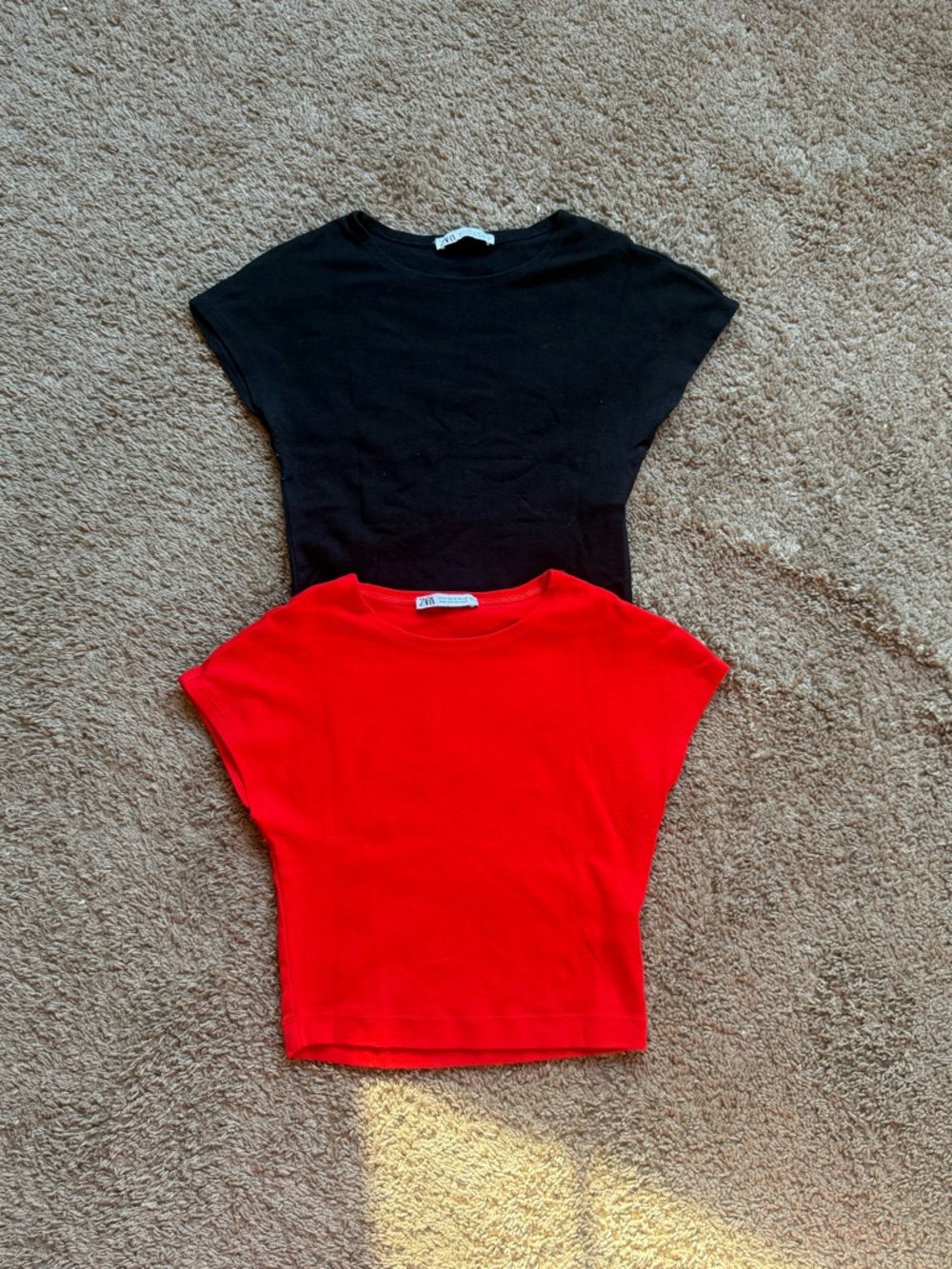 Zara women (teneger) Short Sleeve Tees - set Black & Red Crewneck Set size M
